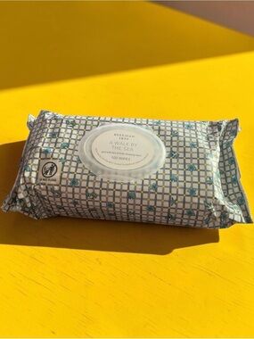 Beekman 1802 'A Walk by the Sea' Cleansing Face & Body Wipes 🐐 100  ct.